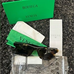 BNWT Bottega Veneta SUNGLASSES with FULL INCLUSION